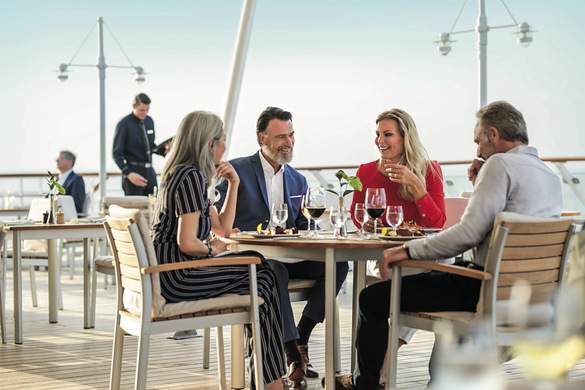 Hapag Lloyd Cruises EUROPA Lido Dinner 2.jpg